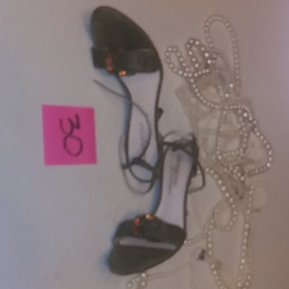 Heels - Picture 3 of 4